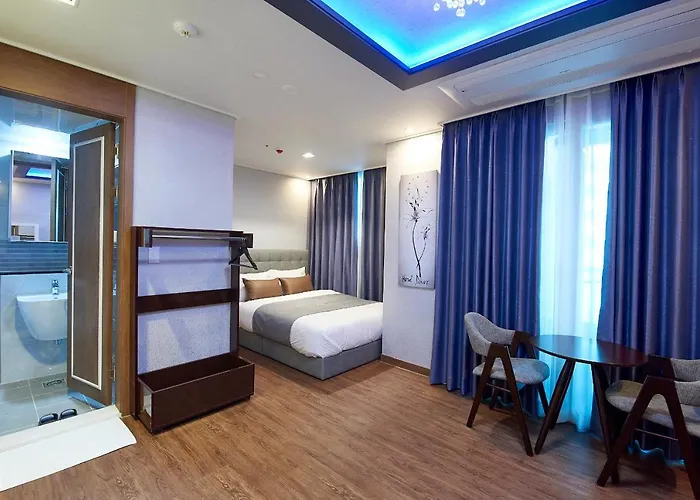 The Port Hotel 2*